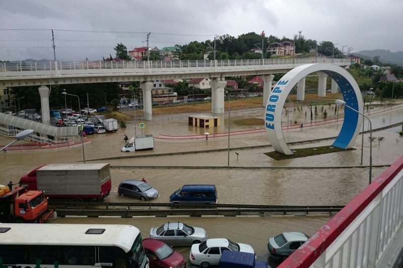 Наводнение в Сочи. Затоплены улицы, вокзал и аэропорт. Фото и видео
